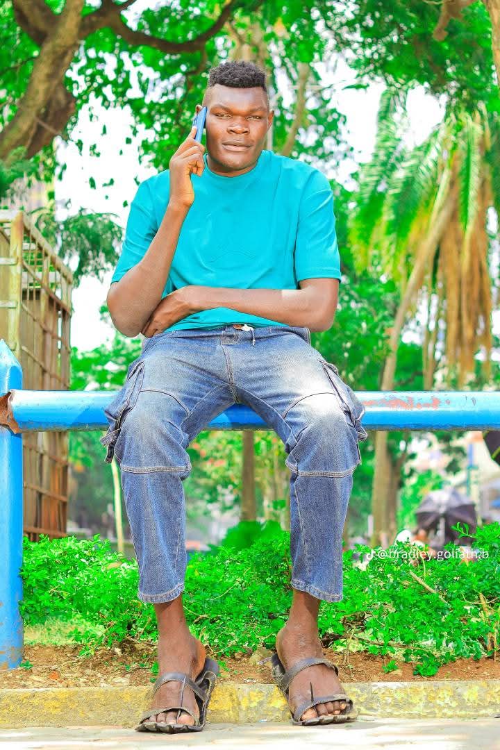 YaGal_Eunndrio's tweet image. Niajeni guys👋mmenishika mkono since day one na I've always appreciated you🙏msiache hii gig iende please guys only 22k followers remaining nipewe gig 🥺🙏 please 🙏

Follow me and retweet widely 🙏🇰🇪