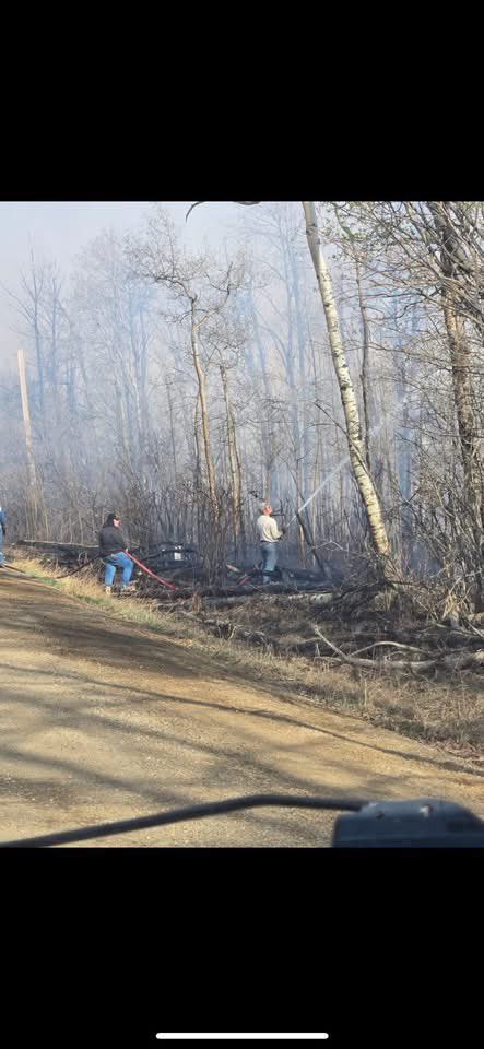 LarryNeufeldCon's tweet photo. 7 fires now in the South Peace region.

These photos from Doe River, fire is contained. Thanks to all the Doe River residents for stepping up and helping. 

It takes a community to pull together at times like these.

#bcstrong #wildfireseason https://t.co/5zhPoEG3gT