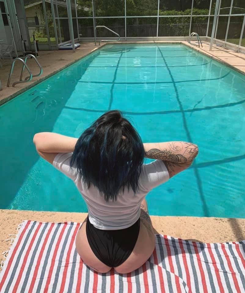 Pool day

#single #mom #model #Friday #hookup