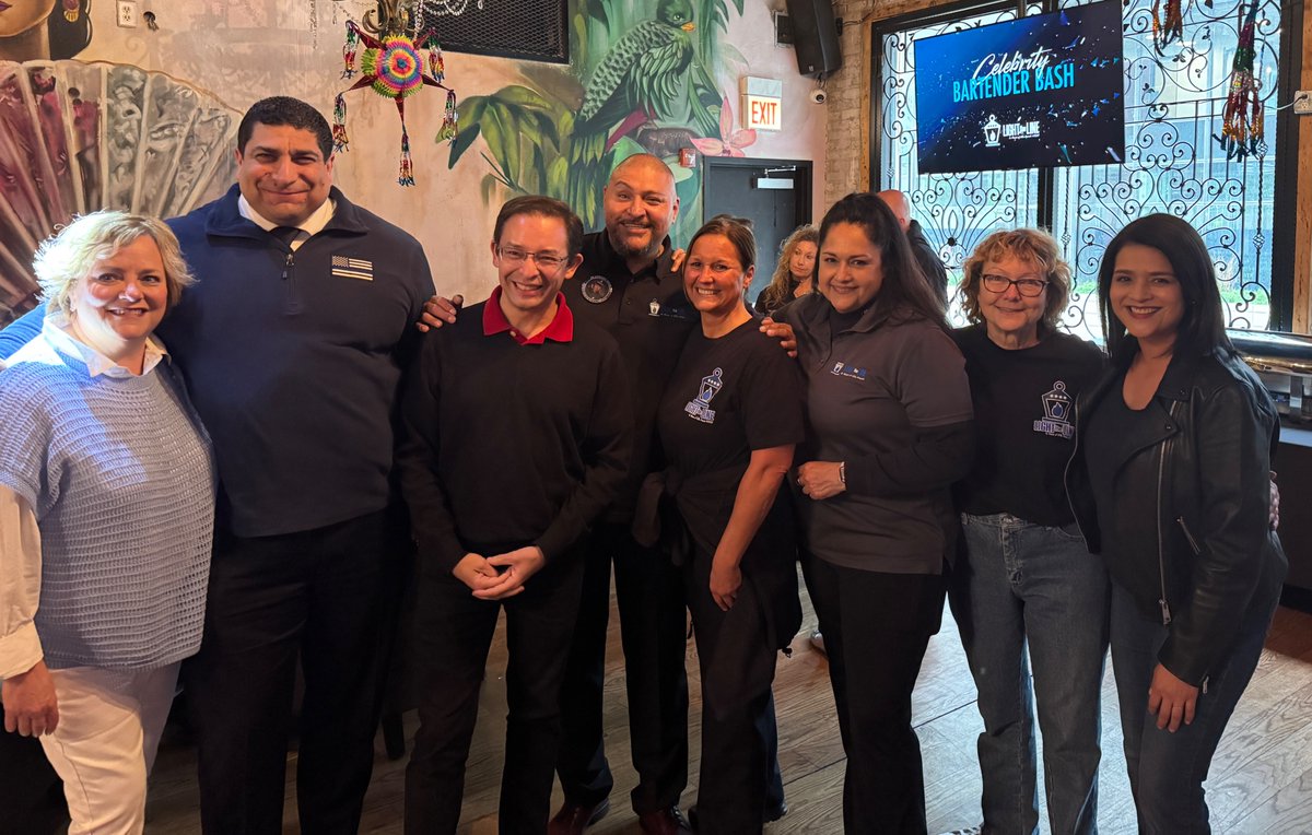 AldermanTabares's tweet image. Proud to join some of my colleagues tonight in supporting Light the Line. This organization provides vital resources to CPD officers and their families. Please check them out to see what services they provide and to see how you too can support at lighttheline.org