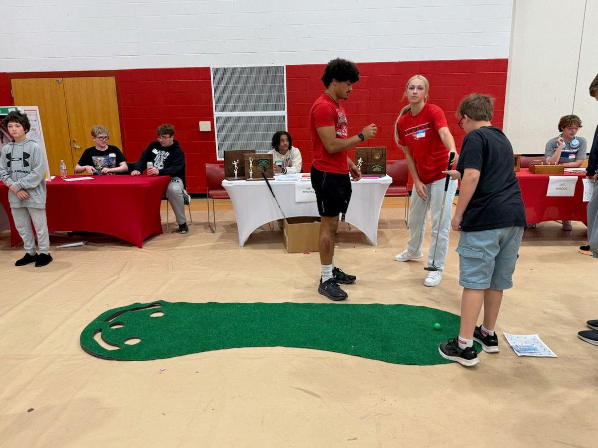 Our London High School student-athletes were at the LMS Life Fair yesterday, sharing their experiences and inspiring the next generation! They're helping middle schoolers explore the exciting pathways available in high school and beyond. 

#GoBigRed | #LondonAthletics
