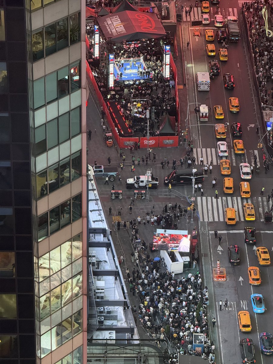FlyingKneeNews's tweet photo. BREAKING: New York — the city that never sleeps — finally went to bed after watching Devin “The Decision” Haney vs Jose Ramirez. 

#fatalfury https://t.co/N3tlmFKQUT
