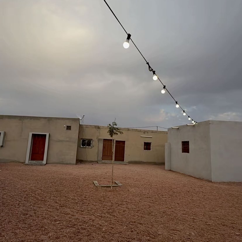 ياوقت ردّ السنين اللي مشت عني 
فـ ِالماضي أيام ودّي إني أكررها .

#نجران_الان