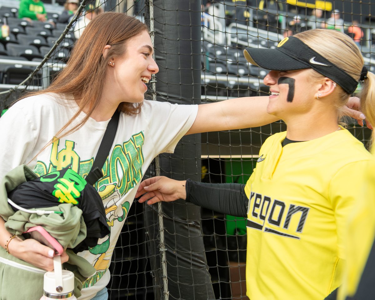 All the feels. 

<a href="/hanndelgado44/">hanna</a> will throw out tonight's ceremonial first pitch in a few minutes.

#GoDucks | #Version7