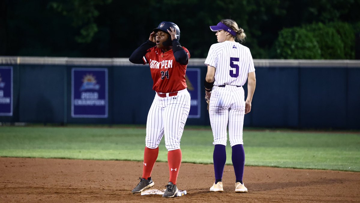 Austin Peay Softball (@govssb) on Twitter photo RIGHT BACK IN THIS THING!๐ฉ๐ฅ
<a href="/SkylarSheridan/">Skylar Sheridan</a> clears the bases on a double and itโs 3-all midway through the sixth!
M6 | #Team40 3, LIP 3 RIGHT BACK IN THIS THING!๐ฉ๐ฅ
<a href="/SkylarSheridan/">Skylar Sheridan</a> clears the bases on a double and itโs 3-all midway through the sixth!
M6 | #Team40 3, LIP 3