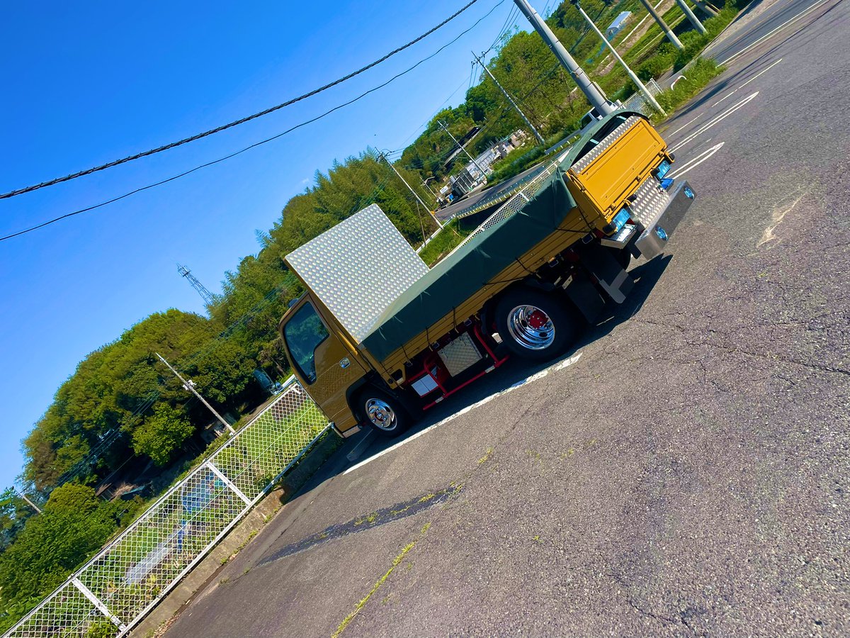 gr30s's tweet photo. 4輪のテールランプは赤ってゆー概念があったけど32の5月ついに赤を辞めてみた
雰囲気ある色味がいまだにわかりません。
以上ですぅ〜
#荷台周り強化月間
#吊るしボディの美学 https://t.co/CYiCndiPUl