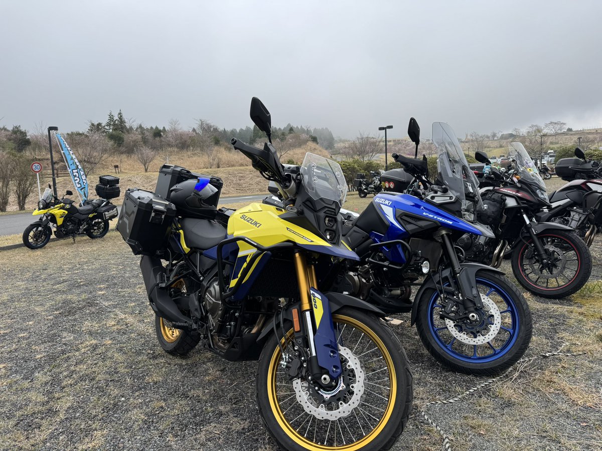 camabokko's tweet photo. 4月20日のフジストに友人と参加してきました。
隣の400X乗りさんにスタンド貸していただきました。ありがとうございました。 https://t.co/6oyNwA6WEZ