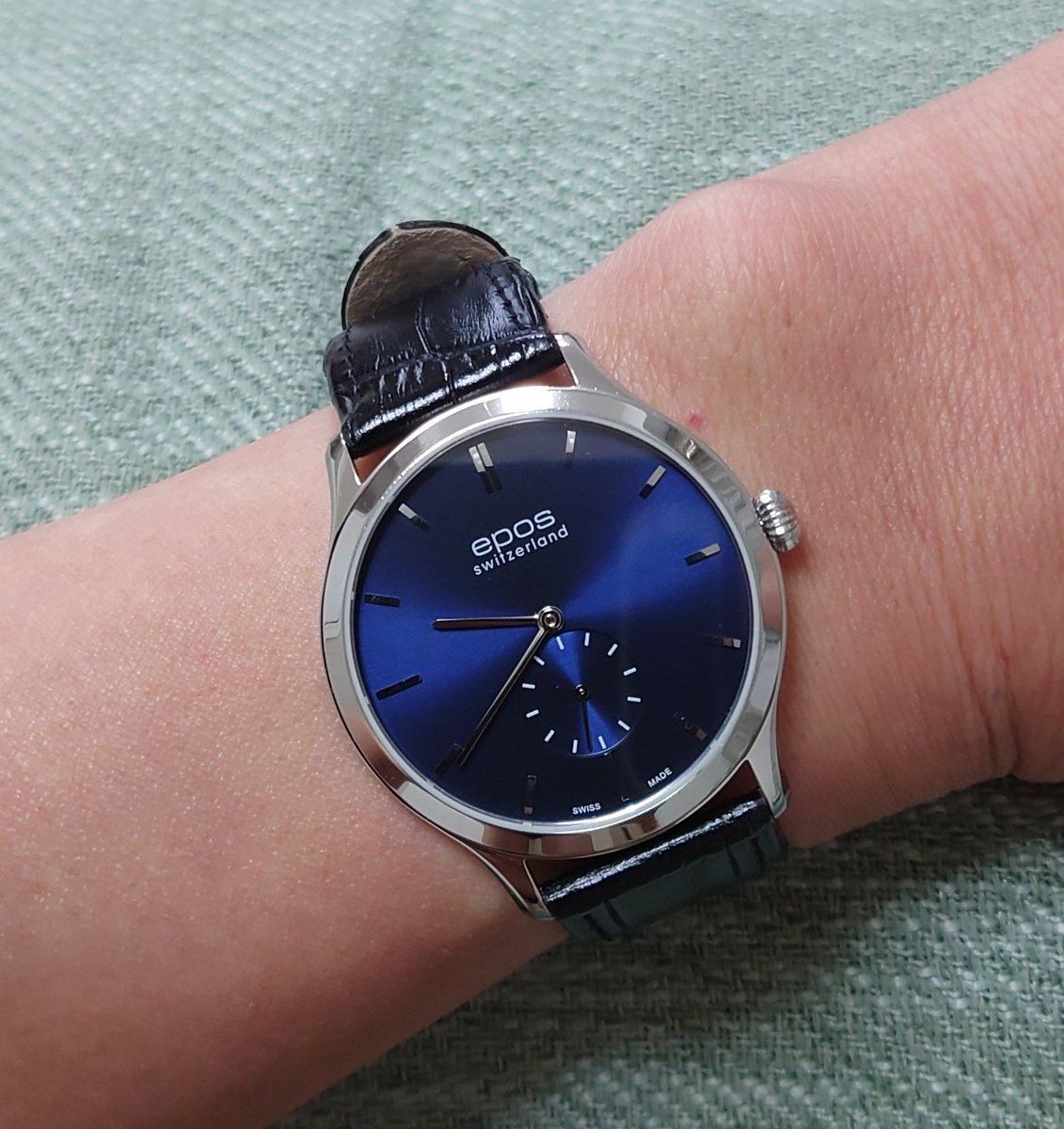 nwWedo7zC3tqbYf's tweet image. プゾー7001を積んだ手巻きスモセコ3針のエポスがポイント使って破格の2万円台だったのでポチっちゃいました😊

この薄さでこの文字盤で2万円台ならノーカンでしょう😁

#EPOS
#ラウンドハンドワインド
#やっぱり時計が減らない