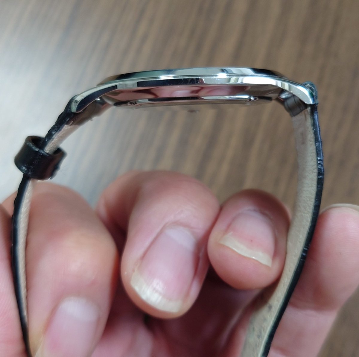 nwWedo7zC3tqbYf's tweet image. プゾー7001を積んだ手巻きスモセコ3針のエポスがポイント使って破格の2万円台だったのでポチっちゃいました😊

この薄さでこの文字盤で2万円台ならノーカンでしょう😁

#EPOS
#ラウンドハンドワインド
#やっぱり時計が減らない