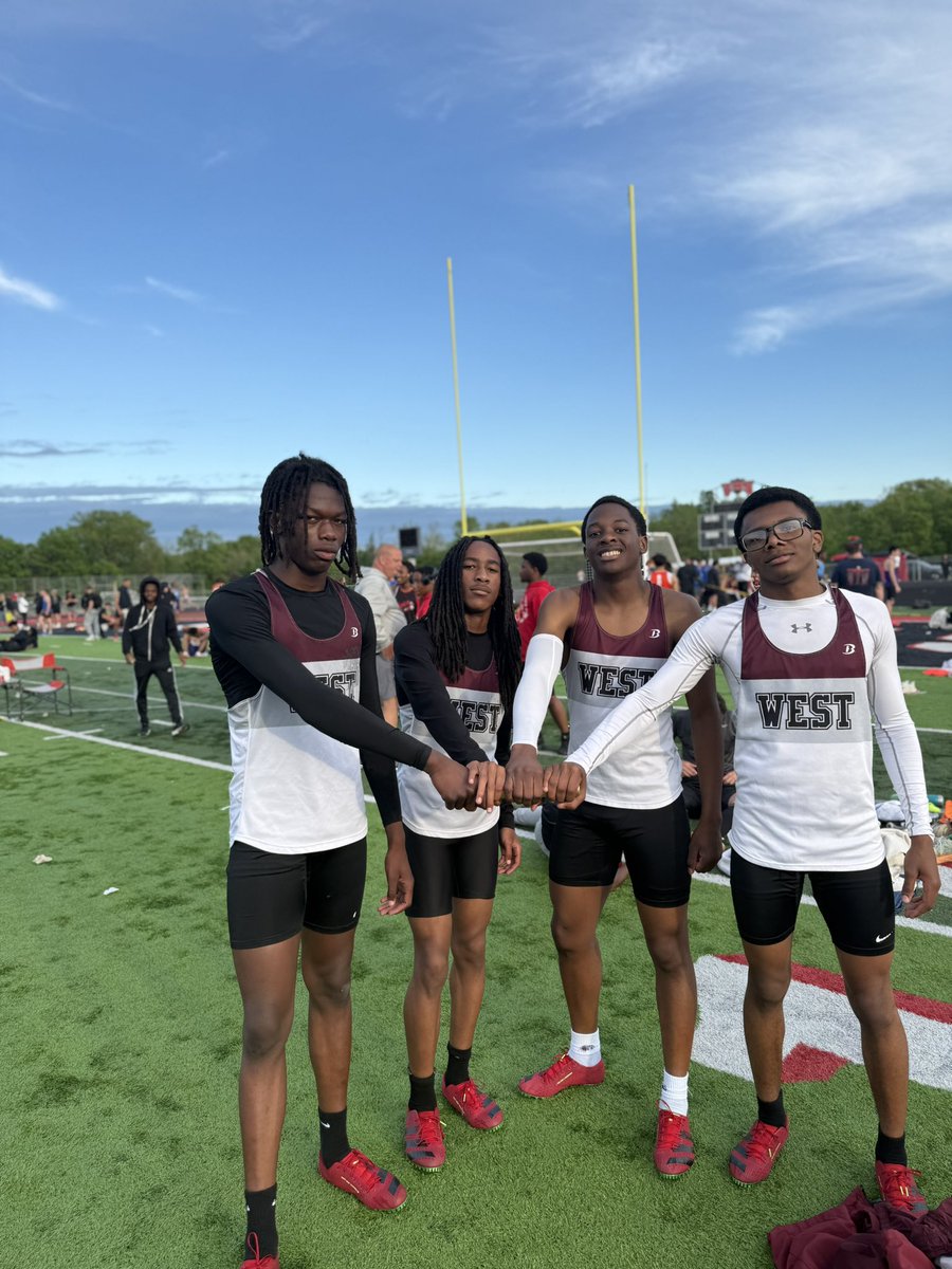 The future is bright, F/S 4x400 win in 3:30.39💥
JP Philips 53.2
AJ Burrell 52.5
Tony Lloyd 50.74
Antonio White 53.5

West takes the Triad Knight Invite Freshman Sophomore Relay Team Championship!

#thefuture #quarterhorses #triadinv <a href="/BWestAthletics/">BW Athletics</a> <a href="/MSHeartland_/">MileSplit Heartland</a>