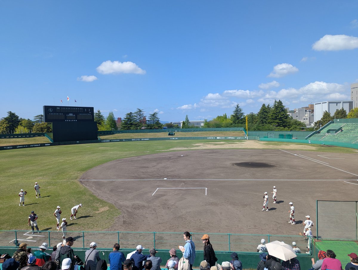 この近さで内野スタンド最上段
ナイス地方球場
昔ここでプロの公式戦もしてたやで(しかも巨人戦)