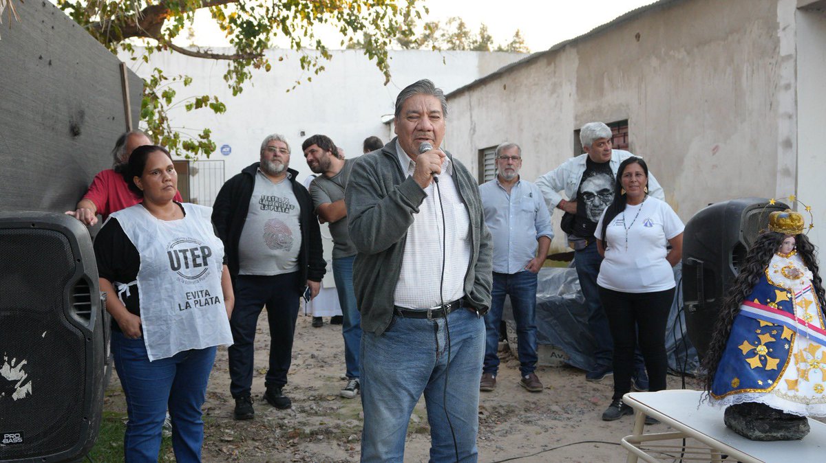Este viernes 2 de mayo peregrinamos por el Día del Trabajador y la Trabajadora y en memoria del Papa Francisco.
Nos acompañó el Arzobispo Gustavo Oscar Carrara, junto a organizaciones populares y la pastoral social
Caminamos por Tierra, Techo y Trabajo.