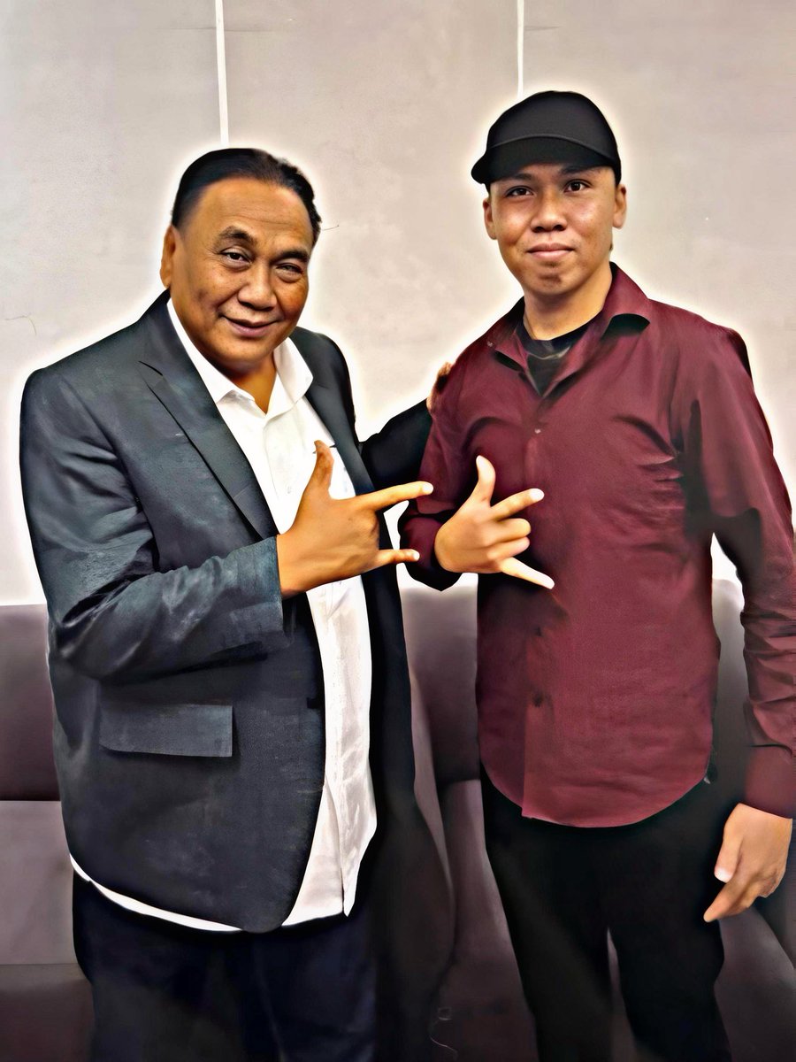 gtobing2903's tweet photo. Oh ini toh pemilik akun @ch_chotimah2 namanya Andi Supriadi pantes bela om Bambang pacul ternyata grombolan kebo di bagi dua kubuh 🤣🤣🤣
Artinya bang @Dennysiregar7 kubuh siapa dong ? https://t.co/aBPxYI1Nnq