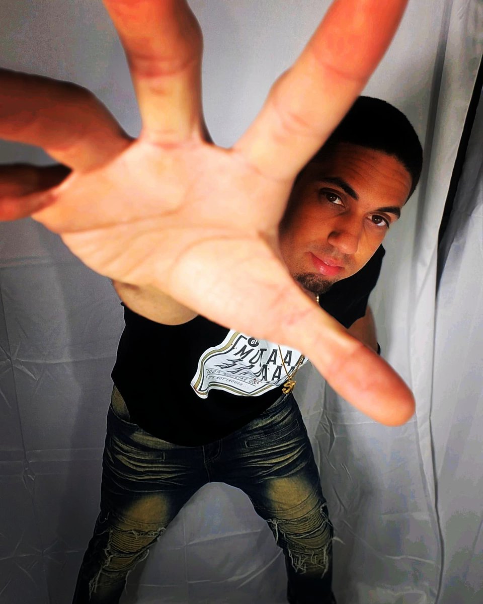 Rayne.D.Answer tweet media