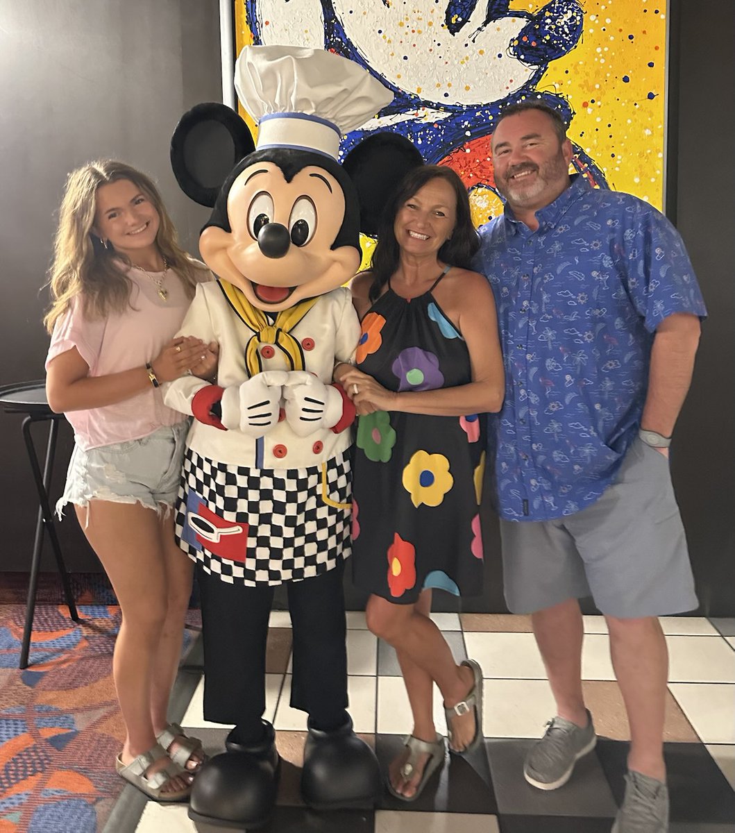 brianweathers19's tweet photo. #chefmickeys @WaltDisneyWorld https://t.co/4Esgk5pMn7