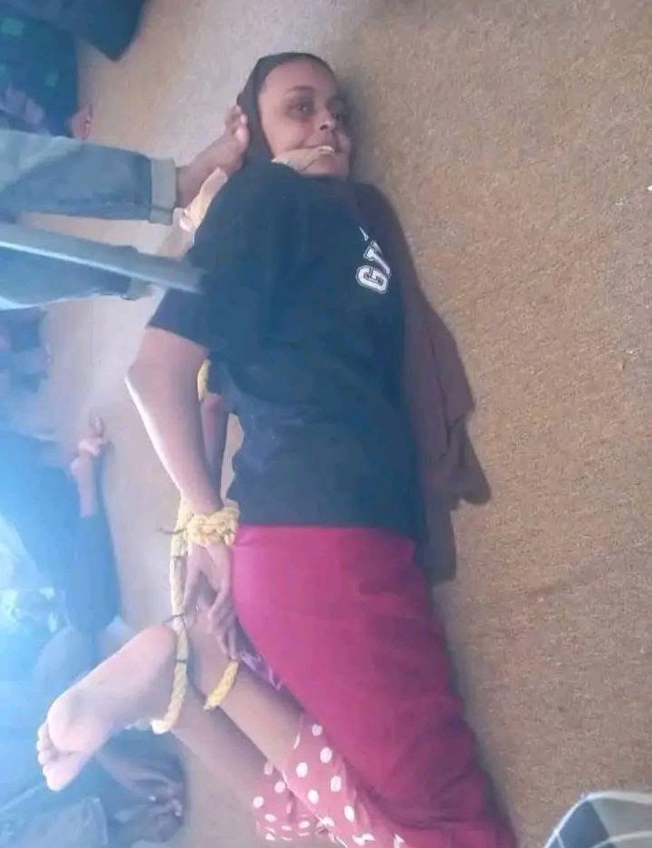malarab1's tweet photo. 🔴🔴🔴
نداء إنساني للجميع رتويت لعلنا نساهم في انقاذها 
🔴🔴🔴
هاني… وردة سُحِقت في ممرات الجريمة والصمت

د.محمد العرب 

لم تُقتل هاني هارون حسن برصاصة، بل بشبكة من الخداع، والتواطؤ، والانحطاط البشري…
لم ينهش جسدها ذئب واحد، بل افترسها سرب من المجرمين، المهربين، المتواطئين، والساسة الصامتين. هاني، الفتاة الإثيوبية ذات الستة عشر عاماً، ليست ضحية (ظروف) ولا مجرد رقم عابر في سجل (الاتجار بالبشر) بل جريمة كاملة الأركان، مكتملة الفظاعة، أمام أعين العالم الذي اختار أن يدير ظهره.
من مدينة مويالي الواقعة في إقليم أوروميا، خُدعت هاني وهي في عمر الطفولة، أجبرت على التجنيد، فهربت من العسكر إلى حلم كاذب. في أديس أبابا وعدها قواد ملعون برحلة إلى احدى الدول المتقدمة ، فسلّمها إلى مجرمي الظل، إلى سماسرة الأجساد والدموع. نُقلت عبر السودان إلى ليبيا، وهناك بدأت الجريمة الحقيقية… أو بالأحرى، بدأت عملية تحطيم إنسان بكل أدوات القسوة.
في سجون غير رسمية تابعة لشبكات التهريب في غرب ليبيا، قُيدت هاني بالسلاسل، وعُلّقت لساعات، واغتُصبت على يد رجال يتناوبون عليها كما تتناوب الشياطين على ليل مظلم. طالبوا أسرتها بفدية تعادل أكثر من 13,000 دولار. وعندما عجز الفقر عن دفع الثمن، قرروا (معاقبتها) ثلاثة أشهر من الجحيم، من التعذيب، من التكسير الجسدي، من الحرمان، من القهر الذي لا يُنسى. ثم رُميت في الشارع. جسدها يتفتت، صامتة، لا تملك حتى أن تصرخ.
المجرمون معروفون. المقرات معروفة. العصابات معروفة. حتى أسماء بعض الضباط الذين يتغاضون عن هذه الجرائم في الغرب الليبي وردت في تقارير أممية. لا أحد يتحرك. العالم يتظاهر بالجهل، وكأن المأساة تحدث في بُعدٍ آخر.
كيف وصلت بنا الإنسانية إلى هذا الحد؟ كيف تُباع فتاة بعُمر الورود وتُغتصب وتُكسَّر عظامها دون أن ينهض أحد؟ أين المنظمات التي تعلن كل عام عن اليوم العالمي للقضاء على الاتجار بالبشر..؟
أين أولئك الذين يغرّدون عن حقوق الإنسان؟ لماذا لم تتحرك مفوضية اللاجئين لحمايتها؟ لماذا لم يظهر أي نداء أممي واحد لإنقاذها؟ لأن هاني ليست (مشهورة) لأنها إفريقية فقيرة، لا تحمل جوازاً أوروبياً ، ولا عيون ملونة ، ولا صوتاً في الأمم.
هاني ليست وحدها. هناك آلاف مثلها. تقارير بعثة تقصي الحقائق في ليبيا وثّقت انتهاكات مروعة داخل مراكز الاحتجاز، منها السجن الجماعي في الزنتان، وصبراتة، وزوارة. الاغتصاب الجماعي، التعذيب بالكهرباء، التجويع، والابتزاز باتت أدوات معتادة في هذه المعسكرات التي لا تُغلق. في عام 2023 وحده، أبلغ أكثر من 30% من النساء المهاجرات أنهن تعرضن لاعتداء جنسي أثناء رحلة العبور. هذا ليس تهريباً… هذه صناعة موت.
والأخطر من المجرم هو من يعرف الجريمة ويصمت. عشرات الحكومات الأوروبية تدعم حرس السواحل الليبي بالمال والتدريب، وهي تعلم أن من يُعادون إلى ليبيا يُلقَون في أقبية الجحيم. الكاميرات موجودة، الأقمار الاصطناعية موجودة، الشهادات موجودة. فقط الإرادة غائبة… لأن الضحايا ليسوا من (اصحاب الشعر الأشقر ) 
أما في إثيوبيا، فالحكومة التي فتحت الباب لتجنيد الفتيات قسراً، وسمحت بانهيار الأمن في أطراف البلاد، تتحمل مسؤولية مباشرة عن المأساة ، الفقر ليس عذراً ، والانهيار ليس مبرراً ، هناك دماء على أيديهم، ولو غسلوها بكل انهار الكوكب فلن تزول.
السكوت على ما حدث جريمة. محاولة  (تفهم) دوافع المهربين أو تحميل الضحية جزءاً من الذنب جريمة. تجاهل أن هناك مجرماً اسمه معروف، وضحية اسمها معروف، وبلداً يُمارس فيه هذا الانتهاك يومياً، هو أخطر أشكال التواطؤ.
هاني اليوم على قيد الحياة. بالكاد. بلا مأوى، بلا علاج، بلا حق قانوني، بلا حماية. مجرد فتاة تتنفس في ركن منسي من العالم. ومع ذلك، فإن قصتها فضيحة. ليست فقط فضيحة للمهربين، بل فضيحة لمجتمع دولي لا يتحرك إلا حين يتعرض بياض أوروبا للتهديد. فضيحة لكل دولة تدعي حماية اللاجئين بينما تُغلق حدودها في وجوههم وتدفع الأموال لمن يعذبهم.
هاني ليست رقماً. هاني هي الصفعة التي يجب أن توقظنا. هاني هي الضحية التي لا يجب أن تموت في صمت. إن لم تتحرك العدالة اليوم، إن لم يُفضح الجناة، إن لم يُحاسب المتورطون، فليعلم هذا العالم المتحضر أن صمته بات شريكاً كاملاً في الجريمة.
ولا عذر بعد اليوم. من قرأ… صار شاهداً. ومن سكت… صار شريكاً…