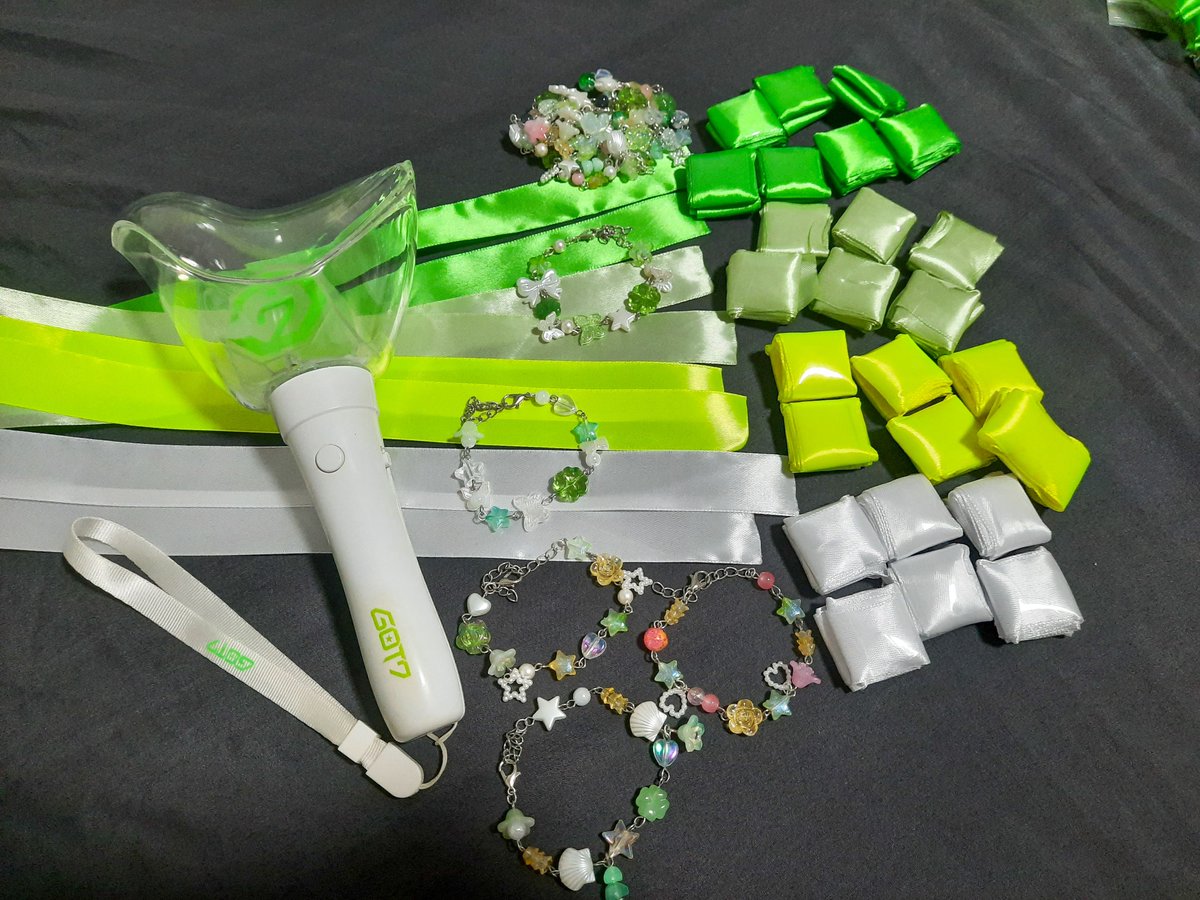 maii_memories's tweet image. 💚 GIVEAWAY 💚
ริบบิ้นสีเขียว ขาว ไว้ผูกผม / ข้อมือ / กระเป๋า / อากาบง พร้อมกำไลอายพินสีเขียวน่ารักๆ
Date : 3 พ.ค.
⭐ โชว์ทวีตรับของ
#GOT7inราชมัง #GOT7
#GOT7_NESTFESTinBKK