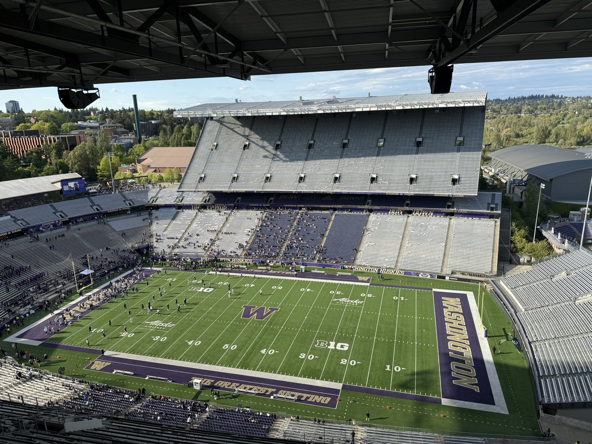 Andrew Sousa (@andrew_soozay) on Twitter photo Back at the office
Live from Husky Stadium, it’s (spring) game day for <a href="/UW_Football/">Washington Football</a>. Updates here, with kickoff in 30 minutes Back at the office
Live from Husky Stadium, it’s (spring) game day for <a href="/UW_Football/">Washington Football</a>. Updates here, with kickoff in 30 minutes