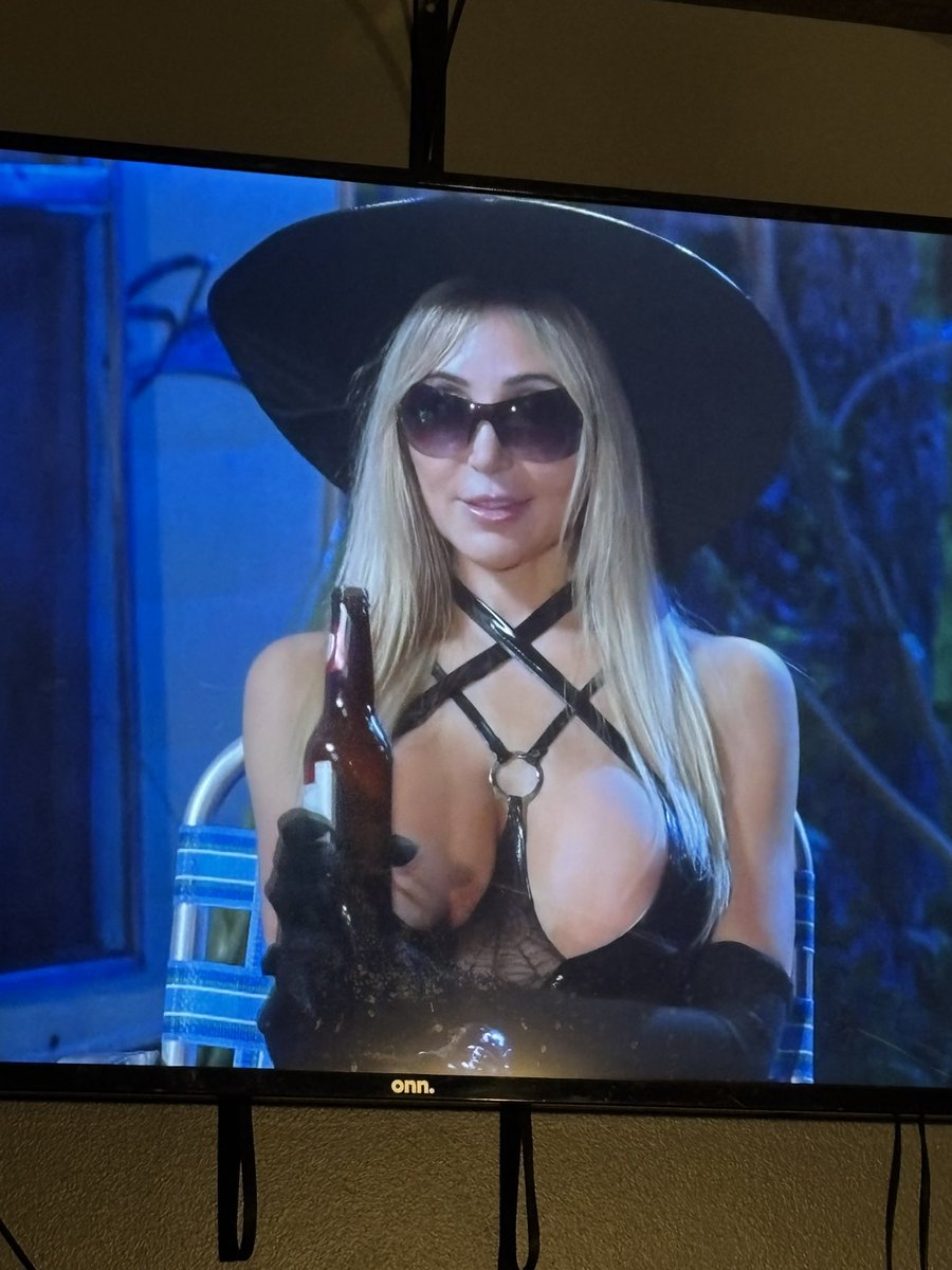 jdsagers4's tweet photo. @kinky_horror @therealjoebob so ready for tonight!!! #TheLastDriveIn https://t.co/QS0MIFbLo6