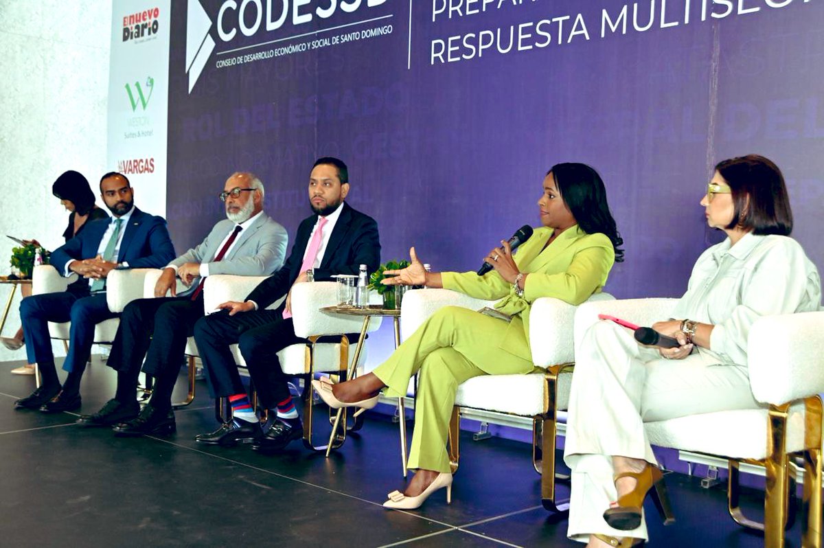 Cerrando una semana laboral intensa y prolongada . Acá en fotos una de las actividades más interesantes que tuve: el panel: “El Rol de los Medios en la Gestión de Riesgos y la Comunicación en Momentos de Crisis”, que tuvo lugar en el marco del Foro “Gestión Integral del Riesgo en