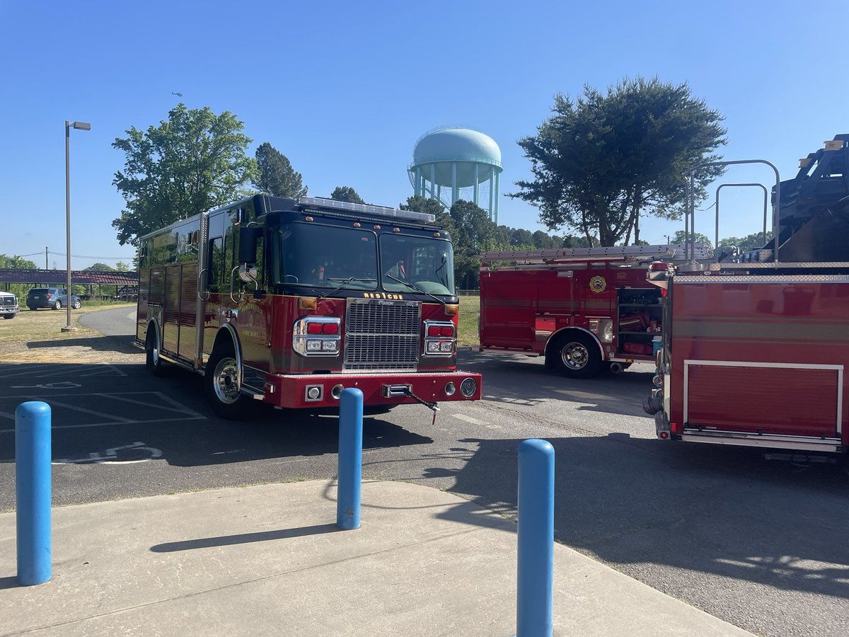 Huntersville_FD's tweet photo. At the invitation of our friends at @HPDNC, in partnership we with Mothers Against Drunk Driving (MADD) we were able to attend &amp; assist with the North Mecklenburg High School’s Prom Promise—a commitment to make safe, smart choices during prom season.

#PromPromise #MADD #NMHS https://t.co/wHeq9eMsrn