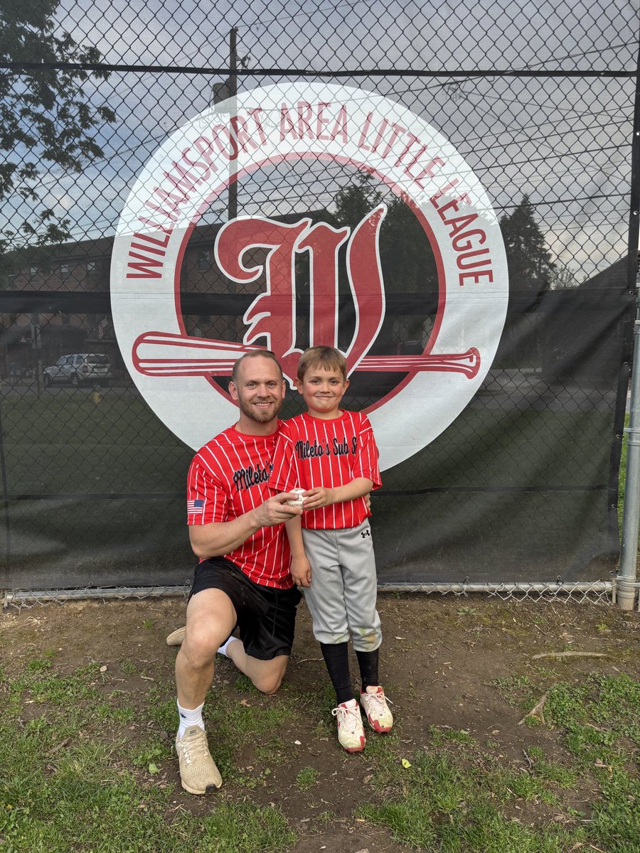 ⚾️ Had to keep this game ball. Little man turned his 1st TRIPLE PLAY all by himself‼️
Caught a pop up, tagged the base, then ran across the field to tag another runner out at second. AMAZING❕
Add on 2 doubles, 4 RBI’s, and caught another pop up in foul territory for the win!
💙