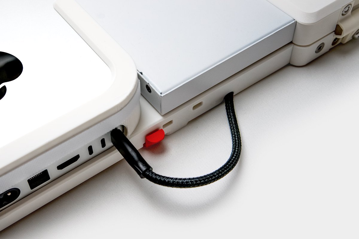 scottyujan's tweet image. making a portable m4 mac mini youtu.be/MNnpzamnX84
