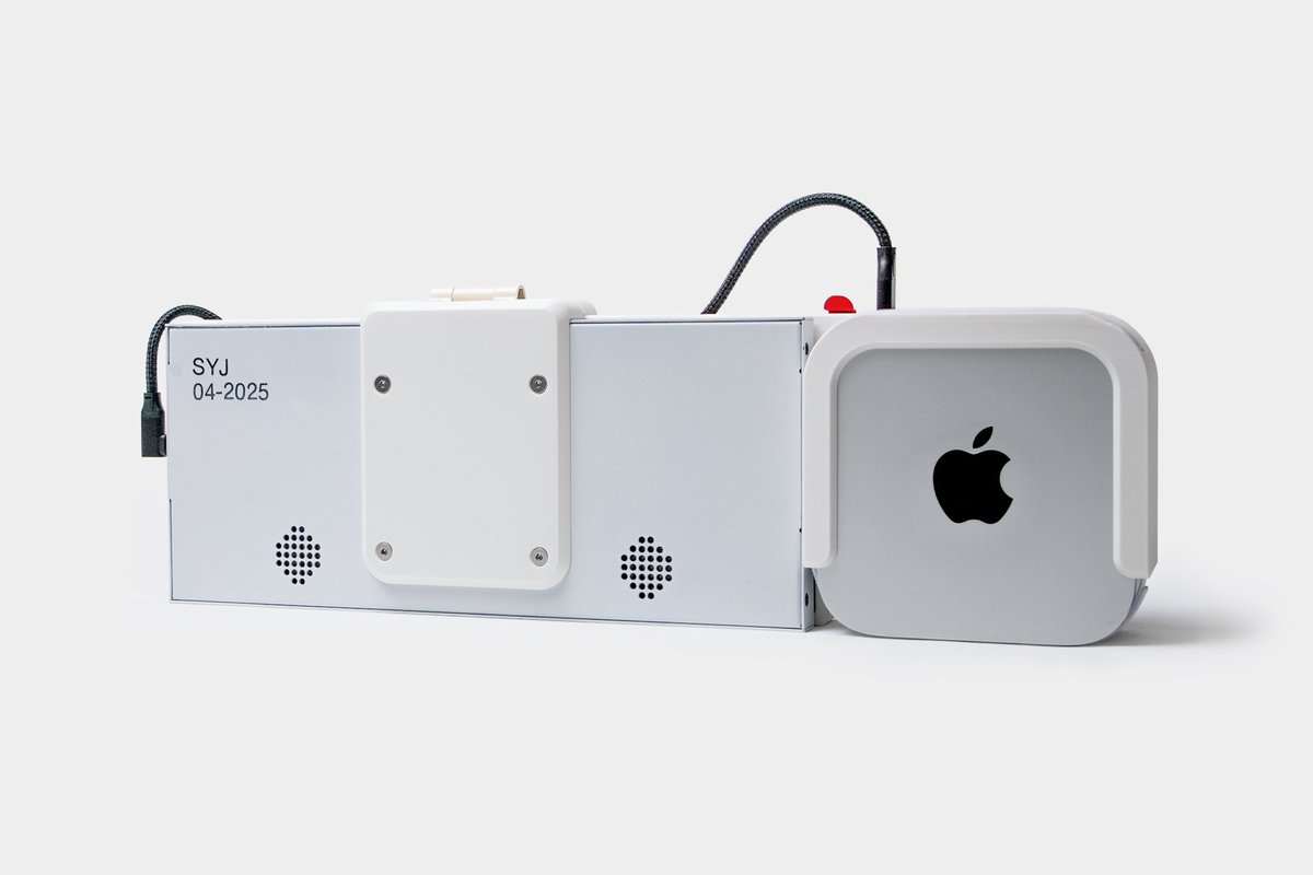 scottyujan's tweet image. making a portable m4 mac mini youtu.be/MNnpzamnX84