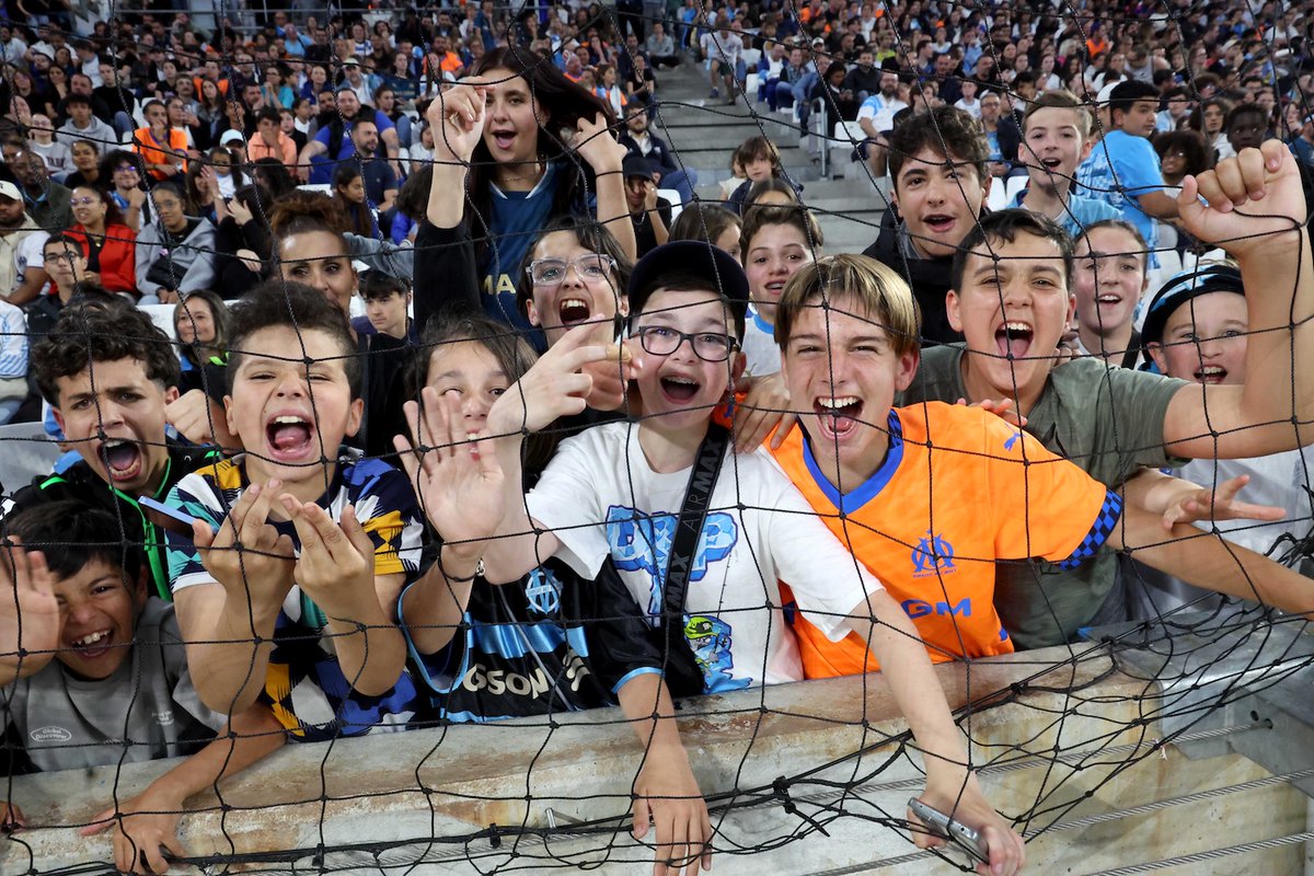 🔥 Le Vélodrome a vibré pour ses légendes, rassemblées pour les 125 ans de l’OM. Drogba, Niang, Skoblar, Brandão… et un public au rendez-vous. 📸 Retour en images ⬇️

lemeridional.com/index.php/2025…

📸 © Alain Robert pour Le Méridional

#OM #TeamOM #OMLégendes #OM125 #OM125ANS
