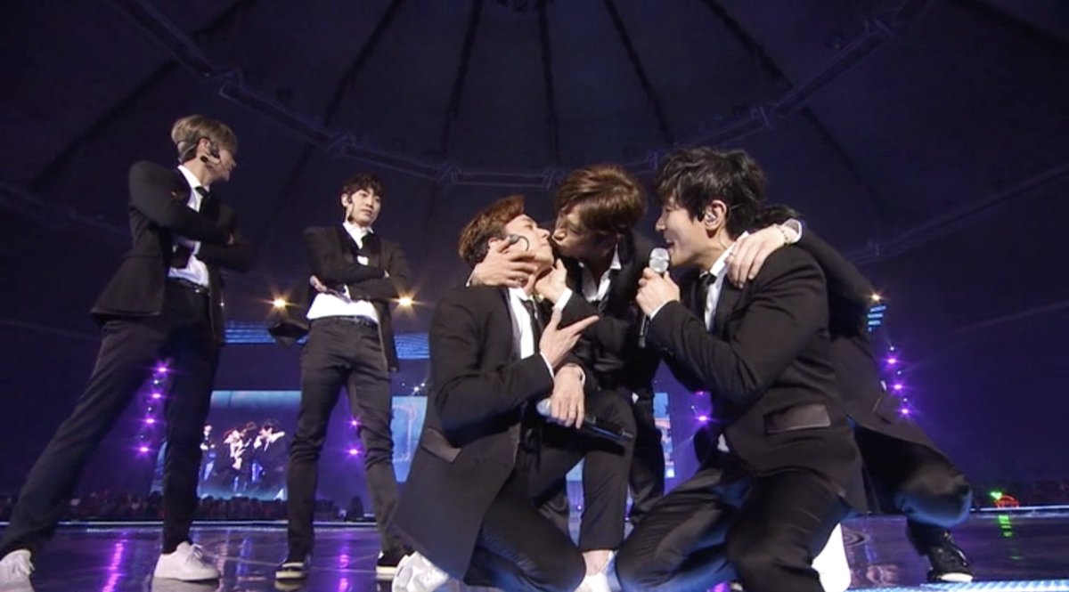 하여튼 맨날 자기들끼리 미친육각관계의사랑과전쟁을 찍고잇어