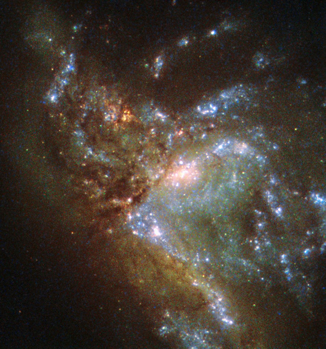 This image, taken with the #WideFieldPlanetary Camera 2 on board the #NASA/ESA #Hubble Space #Telescope, shows the galaxy NGC 6052, located around 230 million #lightyears away in the #constellation of #Hercules.

#science #galaxy #spiral #nature #stars #astronomy #atro #universe