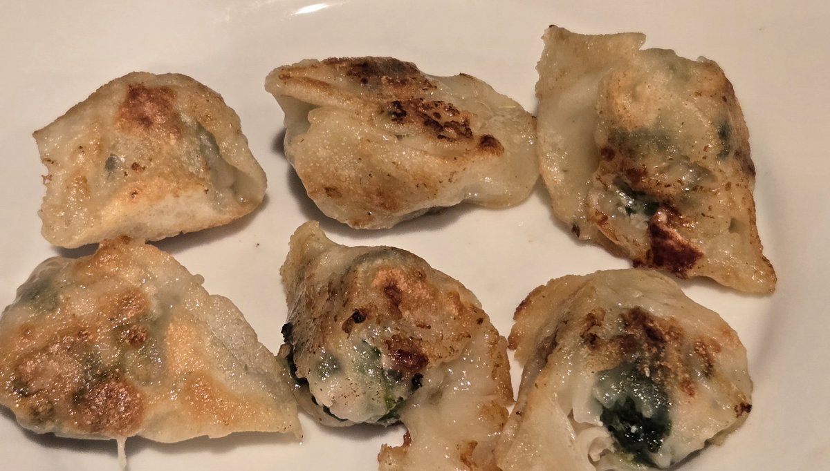 CynthiaS515's tweet photo. @RobertIrvine Not the prettiest photo but I made pork and spinach won ton for lunch.  Delicious - and my dad's recipe!  🥰 https://t.co/d9YeOHJ2Sv