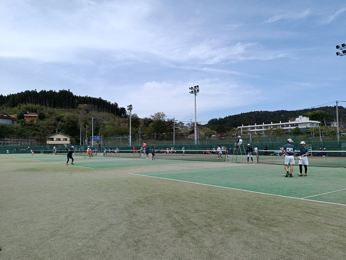 今日は、陸前高田こいのぼり中学生ソフトテニス大会の男子の部が広田の野外活動センターで開催されています。昨日の雨もあがり、若干、風がありますが、テニス日和ではないでしょうか。明日は女子の部です。