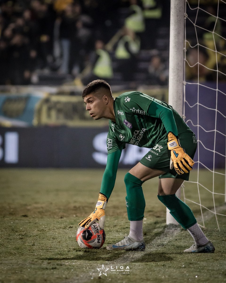 BUYSAN (@buysan) on Twitter photo ⚽️ Análisis <a href="/burgertimeuy/">Burger Time</a> 🍔🍟
0-0. <a href="/DefensorSp/">Defensor Sporting</a> no capitaliza la expulsión de Coelho desde los 8’. Anunciado y sin profundidad. Un remate de Maxi Gómez lo único peligroso. Ithurralde pudo cambiar a los 30’ la propuesta.
Peñarol hace un esfuerzo en lo físico, pero le cuesta ⚽️ Análisis <a href="/burgertimeuy/">Burger Time</a> 🍔🍟
0-0. <a href="/DefensorSp/">Defensor Sporting</a> no capitaliza la expulsión de Coelho desde los 8’. Anunciado y sin profundidad. Un remate de Maxi Gómez lo único peligroso. Ithurralde pudo cambiar a los 30’ la propuesta.
Peñarol hace un esfuerzo en lo físico, pero le cuesta