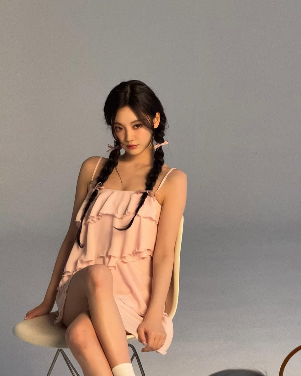 NINGMlNG's tweet photo. oh, to be like sitting on dandelion and being a little bumblebee and called doe-eyed princess with ribbons in my hair .ᐟ ♥︎ https://t.co/2IJ5ZzxX0k