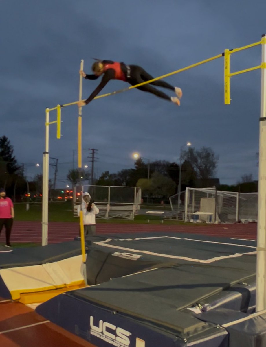 JVR_Paul's tweet photo. Amazing accomplishmemt jumping into 1st place at 12’ in the rain w some fantastic support! 
#trackandfield #polevault #fillies #fastfillies https://t.co/24ArWyoD8D
