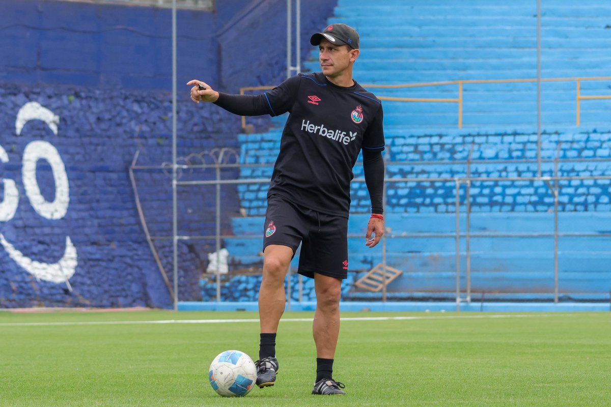 🔥 Este día se cumplió con la penúltima práctica previo al juego dominical, en el que saltaremos a la cancha para dejar el alma y corazón en busca del boleto a semifinales.

#SomosMunicipal🔴🔵