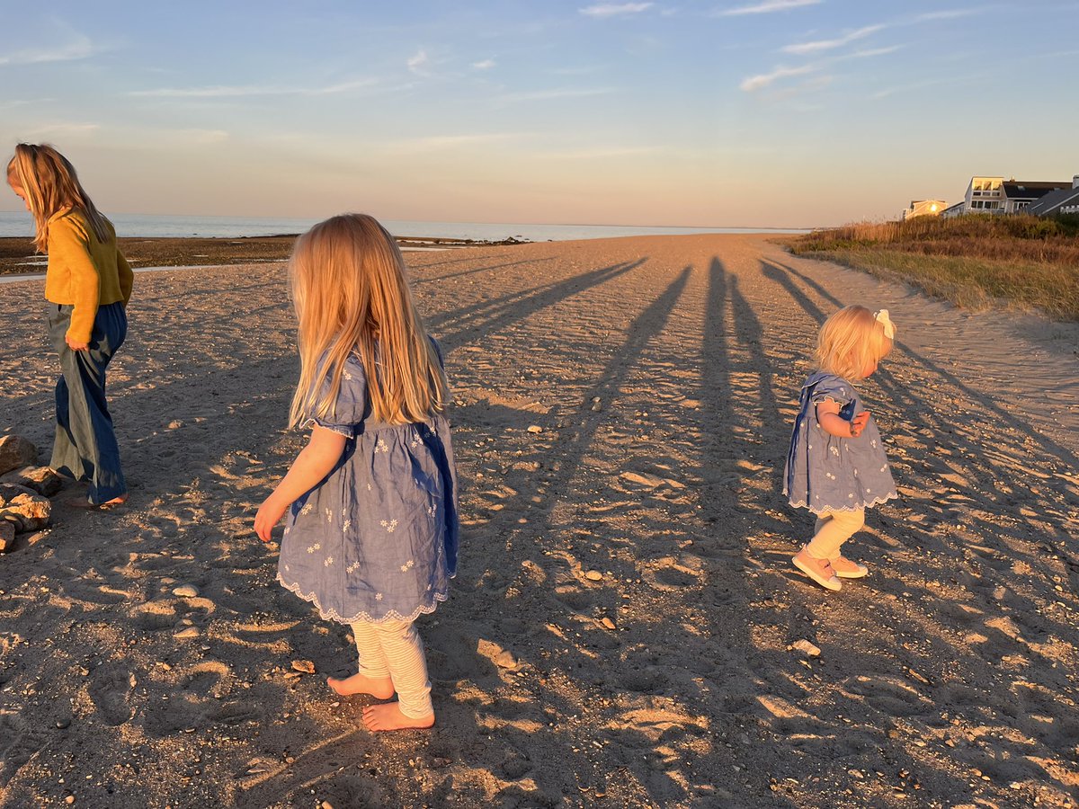 LexieOConnorWX's tweet image. From playing on the beach in pajamas to exploring until golden hour, had SUCH a great week at the Cape with my family! 

Trips to Cape Cod are always special, but we really lucked out with weather this time! 🌅🌊

#CapeCod #springgetaway