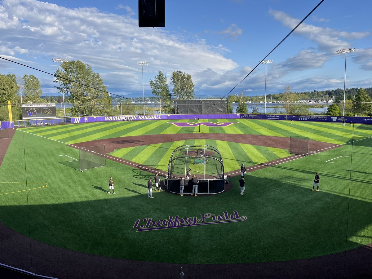 jasondorow's tweet image. .@UW_Baseball and @UIBaseball meet for the first time ever with a dynamite pitching duel, pitting Big Ten ERA & Ks leader Cade Obermueller against D3 transfer sensation Max Banks.
Huskies trying to stay perfect in series openers vs. the 1st place Hawkeyes
⏰ 7 pm
📺 @BigTenPlus