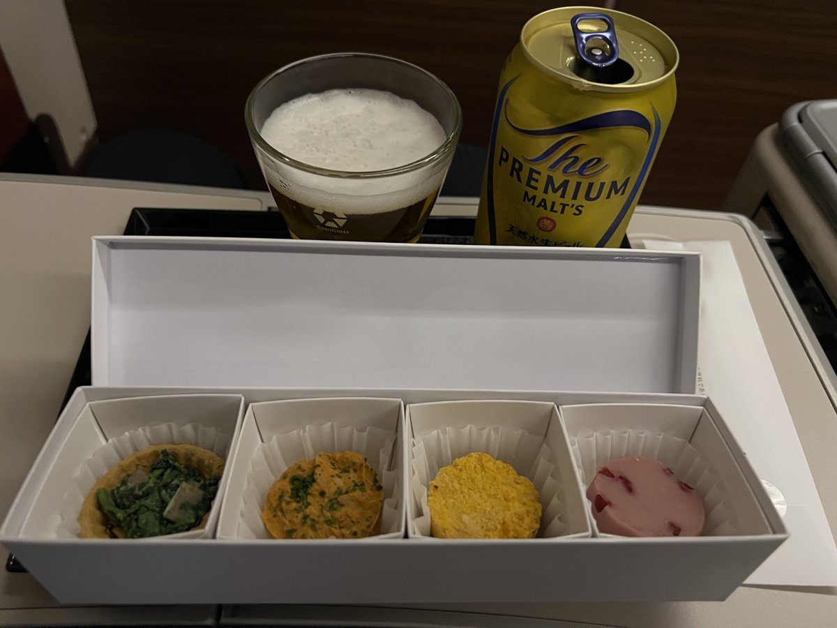 グランクラスの軽食いただきました。