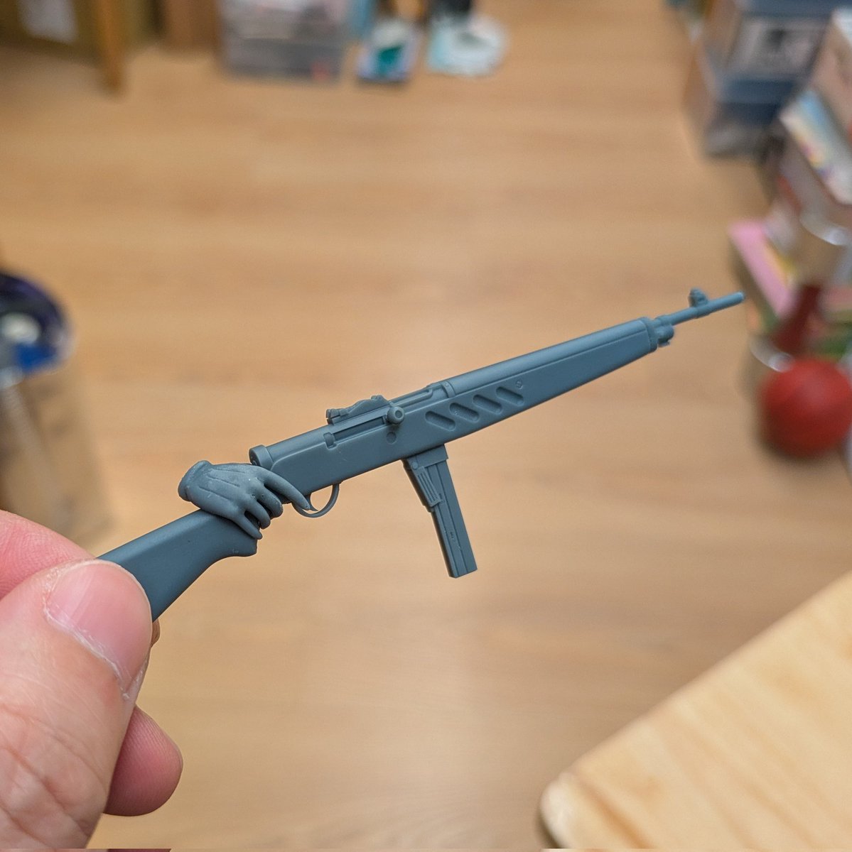 KH_TAIWAN's tweet image. ターニャのSIG MKMS。
ハンドパーツを独立パーツにするかどうかでしばらく悩みましたが、塗装効率や仕上がりを考慮して、手間でも分割することにしました。