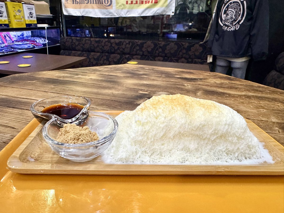 086BASE_CAFE's tweet photo. ※拡散希望
リツイートして頂いた方に抽選で3名様にオリジナルキーホルダー、5名様にオリジナルステッカーをプレゼント致します🎁

岡山県岡山市のガソリンスタンドを改装した車好きバイク好きが集まるカフェです😄
車、バイクともにノーマルからカスタム車両までオールジャンルで盛り上がっております😄
是非遊びに来て下さい♪

韓国かき氷始めました！
是非食べに来て下さい♪

5月の定休日は木曜日です🙇‍♂️

5月6日（火曜日）はイベント出店のためお休みです。

5月18日（日曜日）はツーリングを開催致します、日生まで行きます！
集合は10時に086BASE-CAFEです。
参加希望の方はご連絡下さい🙇‍♂️
086BASE-CAFEのオープンはツーリングから戻り次第となります🙇‍♂️

営業時間11時〜24時

◯火曜日夜間は086でバドミントンをしています、ピザ屋さんの出店有りますので是非遊びに来てください🏸

#車好きと繋がりたい
#バイク好きと繋がりたい
#岡山　#岡山バイカーズカフェ
#韓国かき氷　#韓国かき氷ピンス
#岡山かき氷