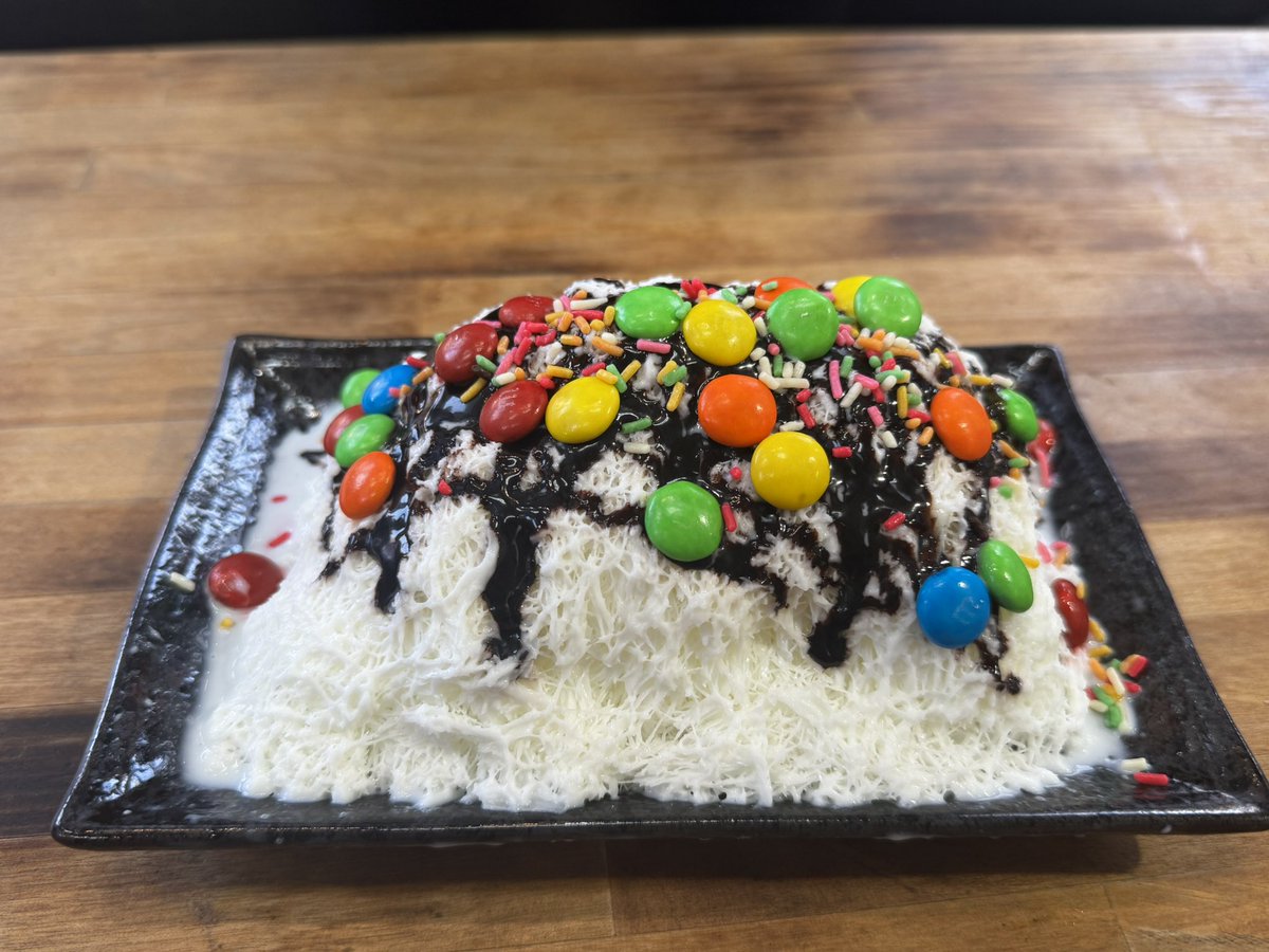 086BASE_CAFE's tweet photo. ※拡散希望
リツイートして頂いた方に抽選で3名様にオリジナルキーホルダー、5名様にオリジナルステッカーをプレゼント致します🎁

岡山県岡山市のガソリンスタンドを改装した車好きバイク好きが集まるカフェです😄
車、バイクともにノーマルからカスタム車両までオールジャンルで盛り上がっております😄
是非遊びに来て下さい♪

韓国かき氷始めました！
是非食べに来て下さい♪

5月の定休日は木曜日です🙇‍♂️

5月6日（火曜日）はイベント出店のためお休みです。

5月18日（日曜日）はツーリングを開催致します、日生まで行きます！
集合は10時に086BASE-CAFEです。
参加希望の方はご連絡下さい🙇‍♂️
086BASE-CAFEのオープンはツーリングから戻り次第となります🙇‍♂️

営業時間11時〜24時

◯火曜日夜間は086でバドミントンをしています、ピザ屋さんの出店有りますので是非遊びに来てください🏸

#車好きと繋がりたい
#バイク好きと繋がりたい
#岡山　#岡山バイカーズカフェ
#韓国かき氷　#韓国かき氷ピンス
#岡山かき氷