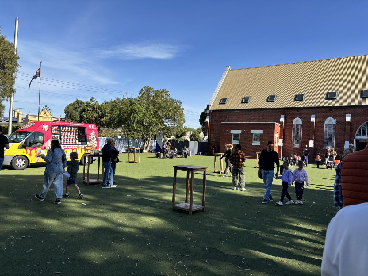 michael_c_h_o's tweet image. Voting in Australia comes with sausages, ice cream, a band, and face painting for kids 😍