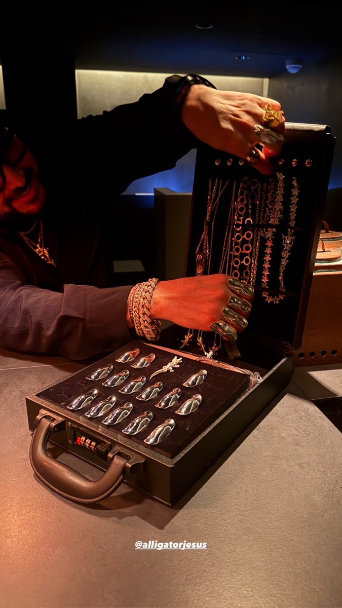 ALLIGATOR JESUS tweet media