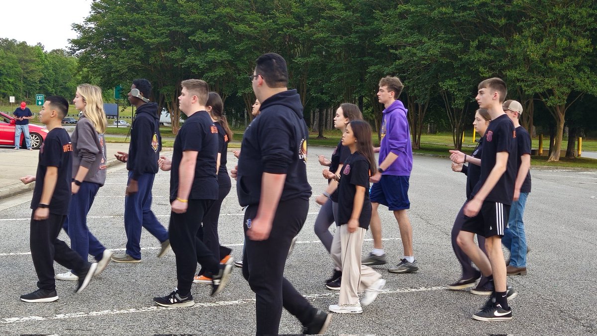 BlazeJROTC's tweet image. Blackman High showing true dedication on the road to excellence!
Even at a rest stop, our cadets are locked in and perfecting their drill—no time wasted when Nationals is in sight.
Discipline, determination, and teamwork don’t take a break. Let’s go Blaze Battalion!