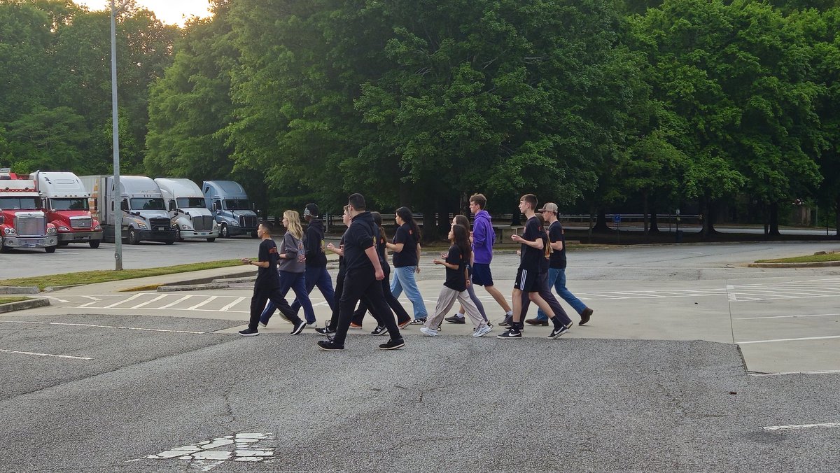 BlazeJROTC's tweet image. Blackman High showing true dedication on the road to excellence!
Even at a rest stop, our cadets are locked in and perfecting their drill—no time wasted when Nationals is in sight.
Discipline, determination, and teamwork don’t take a break. Let’s go Blaze Battalion!