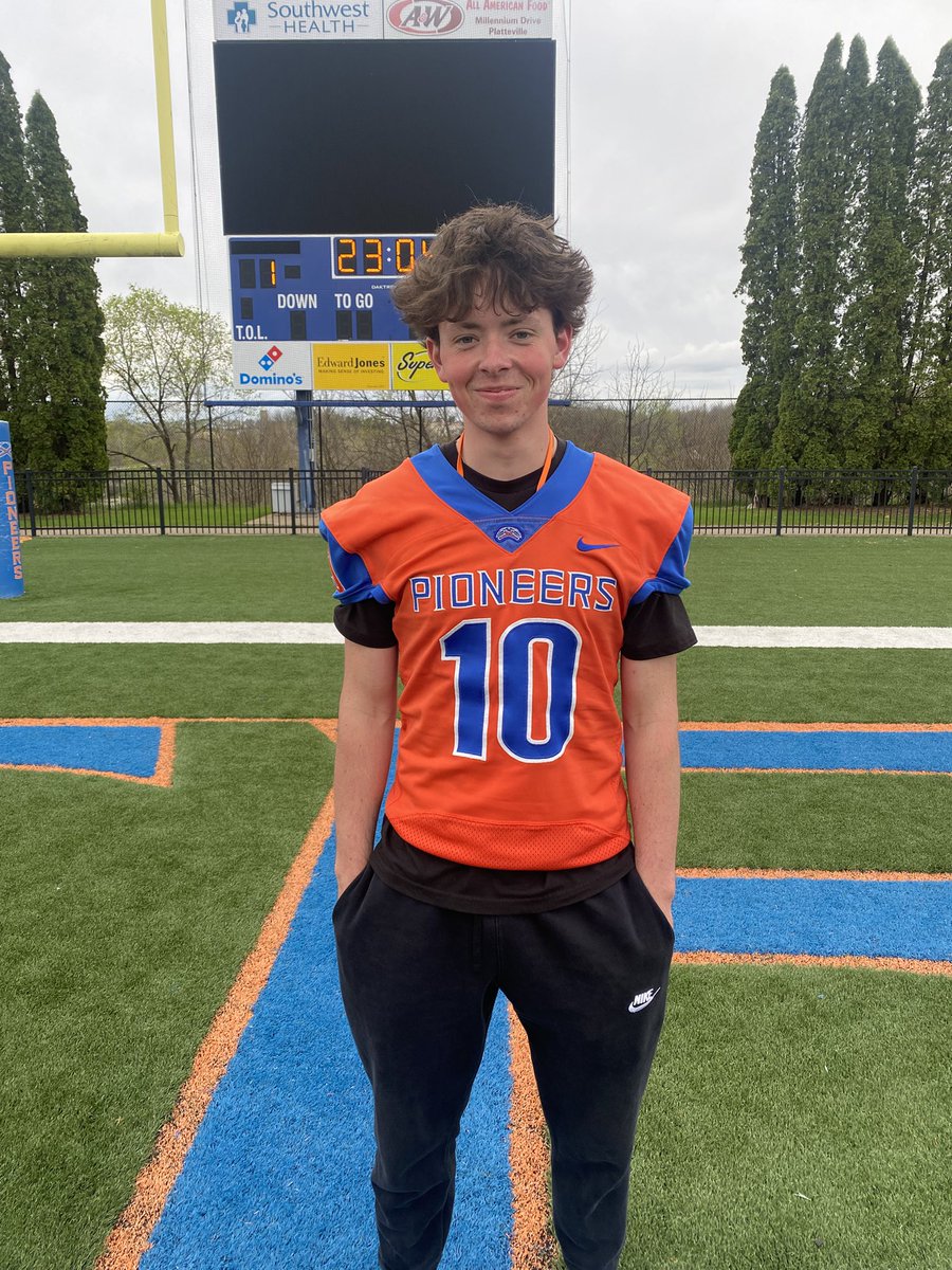 OwenAskren's tweet image. Had a great time at @UWPlattFootball junior day, thanks @CoachR_Bailey @Allenbt29 @Ryan_Munz !!