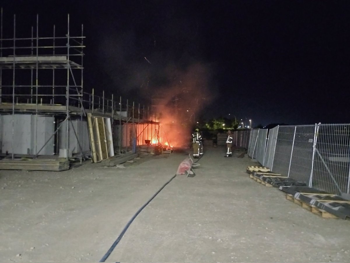 Brandweer blust branden aan Jacobuslaan en Zuidwende