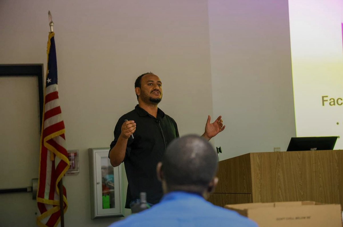 SolomonNiguss's tweet photo. Last week I had a great opportunity to talk about nutrient management for over 100 participants of BMP training at EREC and also learn about other best management practices at EAA. EAA growers doing their best to keep phosphorous away from the water. https://t.co/QbLzwtwecV